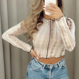 Lång ärans topp från madlady - Långärmad mönstrad beige topp från madlady