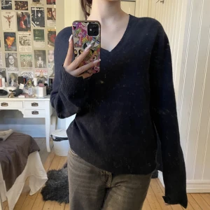 Acne sweater  - Använd, har även ett hål i armen (se sista bild)  (Nypriset var 2300kr) Äkta merinoull 🫶