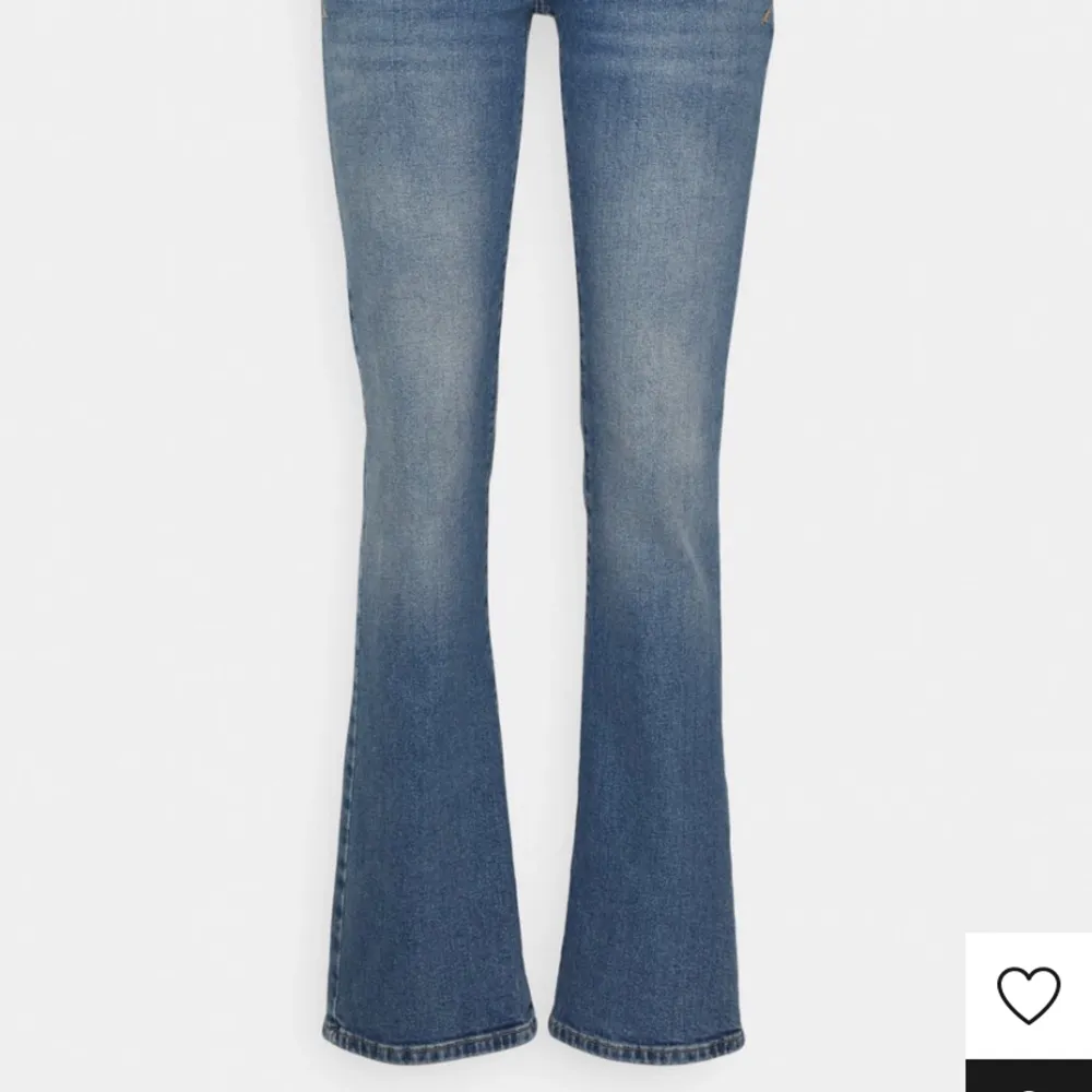 Blåa LTB jeans, använda högst två gånger, stl 24/34 så dom passar nån mellan 163 och 175 beroende på hur långa man vill ha dom, egna bilder kan jag fixa om man undrar hur dom ser ut på!💗. Jeans & Byxor.
