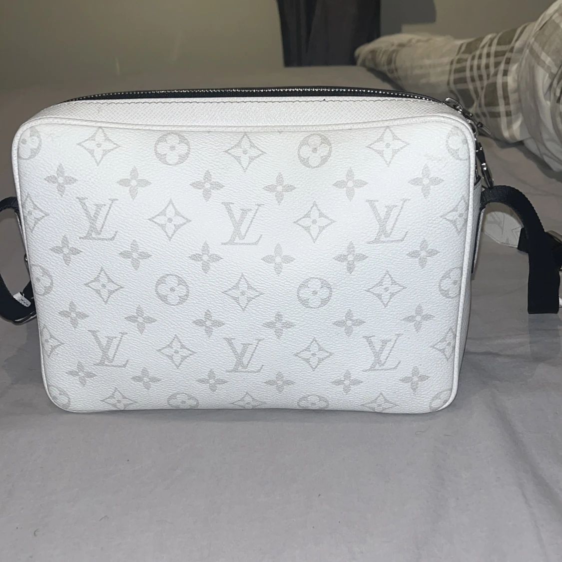 LOUIS VUITTON VÄSKA - 90