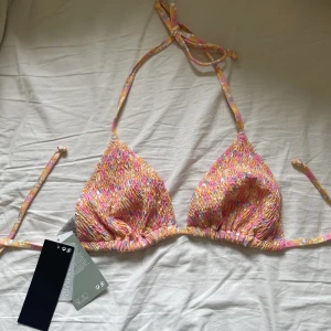 Bikiniöverdel  - Säljer denna supersöta bikinitoppen som är helt ny.