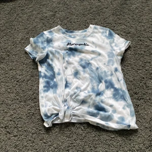 Tröja frå ambercrombie - Säljer denna tröja då den är förliten. TRYCK EJ PÅ KÖP NU DIREKT.