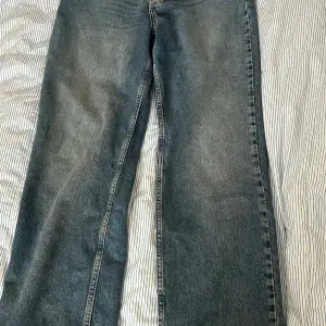 Baggy jeans från junkyard  Använt bara 2 gånger nästan helt nya DM om bild på Köpt för 500