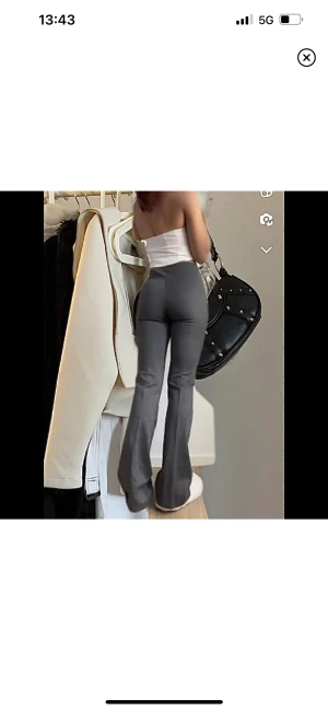 Madlady byxor - Säljer dessa as snygga yoga pantsen från madlady i strl XS/ length regular💕 passar någon under 170!🥰 prislapp sitter kvar!🤝 nypris är 500 kr! Använd gärna köp nu 🥳 dessa utgår ur sortimentet så väldigt svårt att få tag på alla storlekar så passa på!!🫶