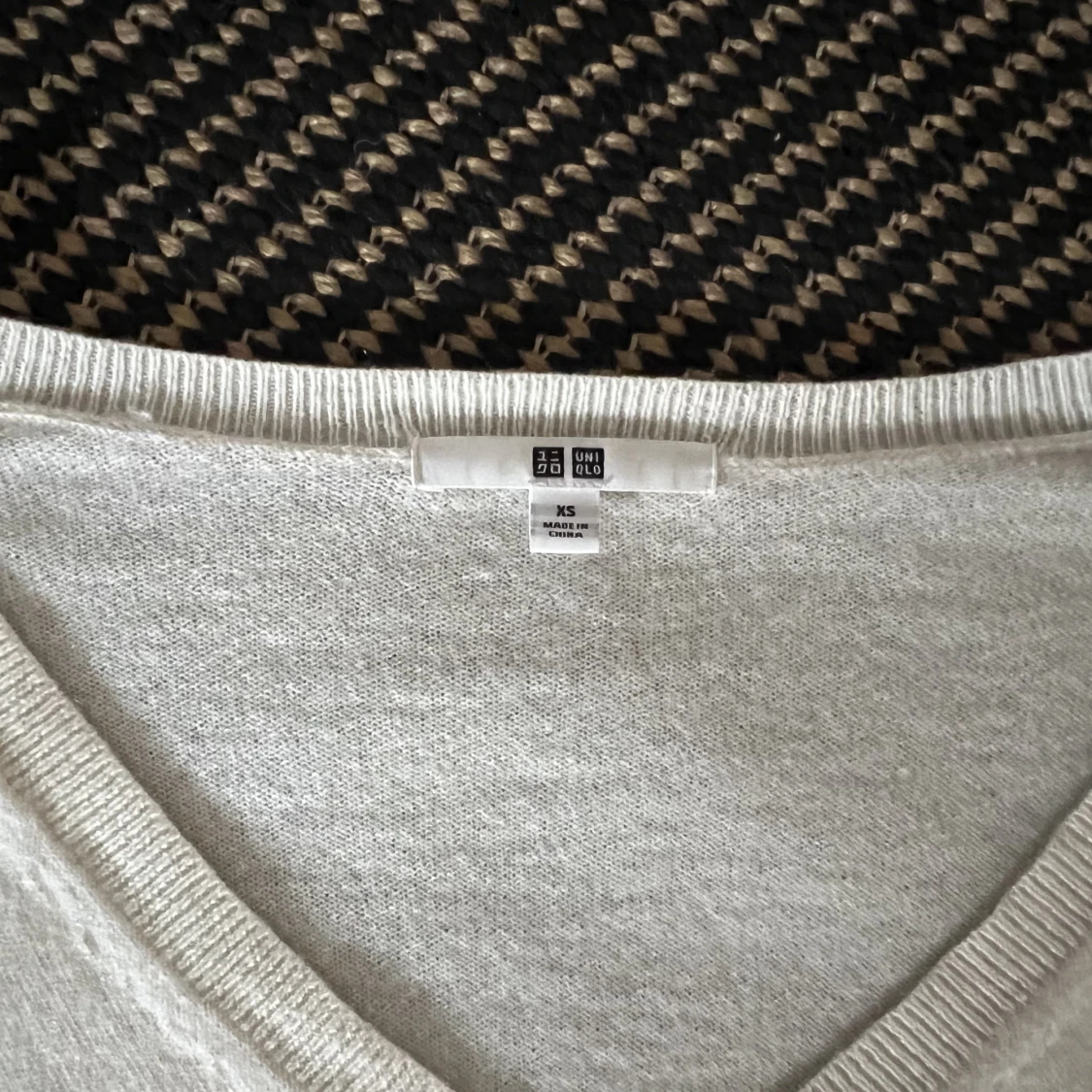 Vit v-ringad tröja - 91