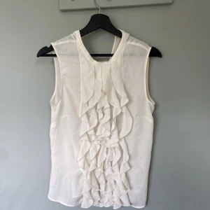 Blus  - Säljer denna fina blus från H&M💕💕