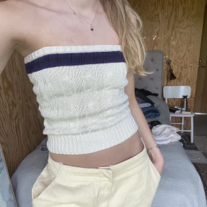 Ralph Lauren bandeautopp - Så cool och unik kabelstickad bandeautopp från Ralph Lauren i storlek S!  Den är köpt vintage