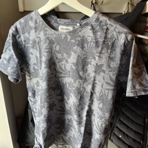 T shirt - Storlek S, bra skick