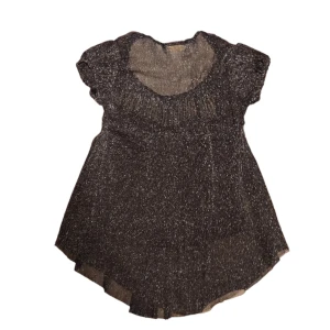 Glitter topp  - Genomskinlig med ett svart dubbel lager. Har ett hål vid armhålan. Kontakta vid intresse <3