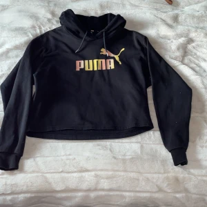 Hoodie - Puma tröja, magtröja, köpt på Intersport 