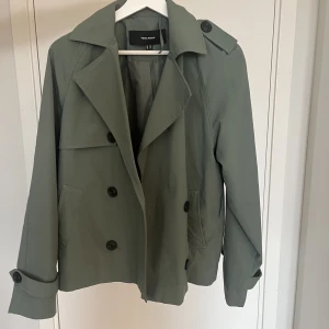 Trench - Lägger ut igen då den som vann budgivningen slutade svara❤️