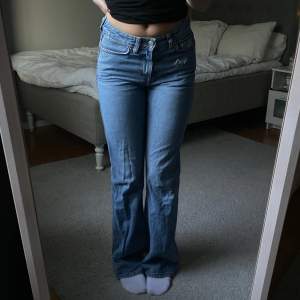 Jeans från weekday Snygga och sitter bra Säljer pga rensar 😽😽😽 