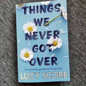 Things we never got over  - Säljer denna orörda boken för jag redan har en🩵 Helt orörd inte ens öppnad! (Den är på engelska)