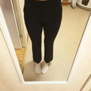 Kostymbyxor från Bikbok - Helt oanvända, endast provade. Säljes då de var lite för små för mig.