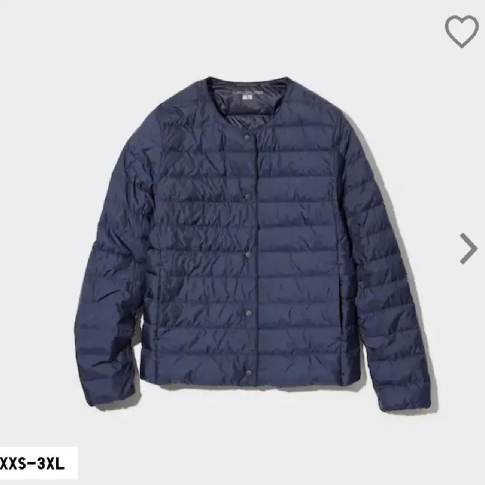 Säljer min fina uniqlo jacka som är i fint skick, köparen står för frakten💕kontakta privat för fler frågor Nypris 799kr - mitt pris 650kr. Jackor.