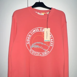 scotch and soda sweatshirt - En riktig skön sweatshirt i ljusare färg som går och matcha nöstan med allt. Anledningen till att jag säljer fen ör helt enkelt att jag fick den som present med storlek större. Prisetikettet finns kvar och nypris på den är 999kr hos Olofsson