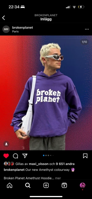 Broken Planet  - Säljer min broken planet hoodie i xs men passar S också efter som det ska vara en oversized hoodie. Den är i ett bra skick och är sparsamt använd🩷