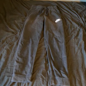 Nike sweatpants - Storlek 147/158 Inte de bästa skicket därför priset