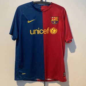 Retro Barcelona tröja 2009 - Gammal Barca tröja från 2009 storlek S men passar som M