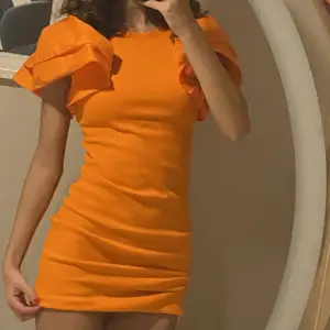 Supersnygg orange klänning 🥰 inga hål eller fläckar 