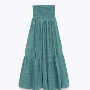 Säljer denna jätte fina populär lång kjol från zara. Super bra skick💕 skriv vid intresse