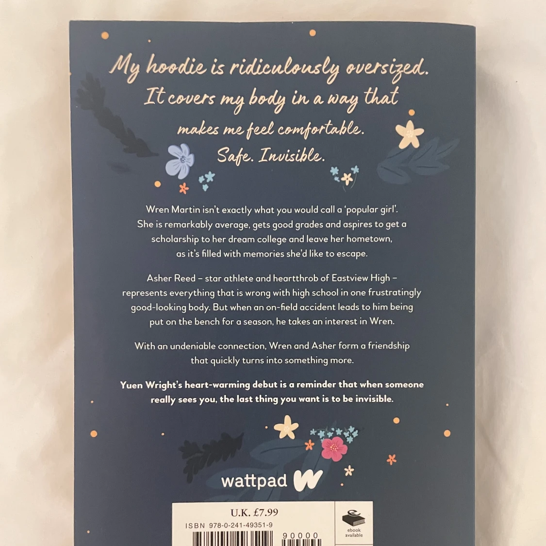 ”The Hoodie Girl” av Yuen Wright - 90