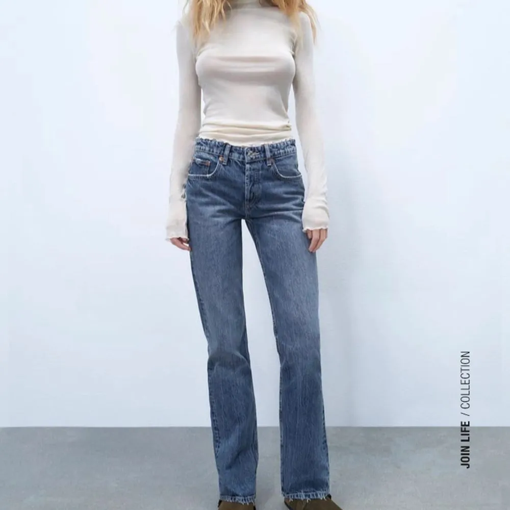 Midrise zara jeans som inte säljs längre💕. Jeans & Byxor.