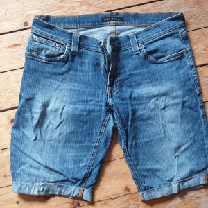 Nudie jeans CO - Blå jansshorts i nyskick