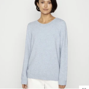 stickad tröja - helt oanvänd! prislappen sitter kvar!