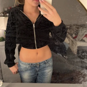 Hoddie - Säljer denna hoodie från H&m då den ej kommer till användning längre.❤️