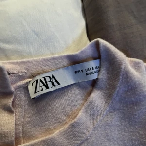 Zara tröja  - Säljer dennna ljusrosa stickade tröjan.❤️