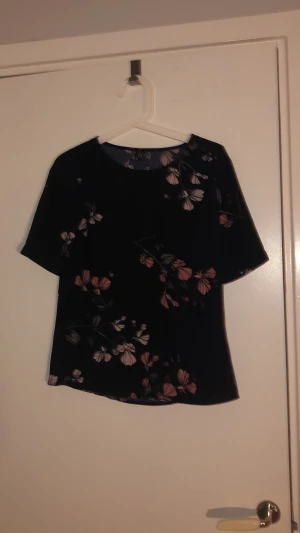 Tröja  - Tröja från vera Moda i storlek xs men passar även s 