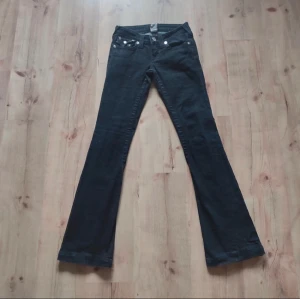 true religion jeans - ett par true religion jeans ( lägger upp igen pga fir frakt så kolla min senaste för med info)