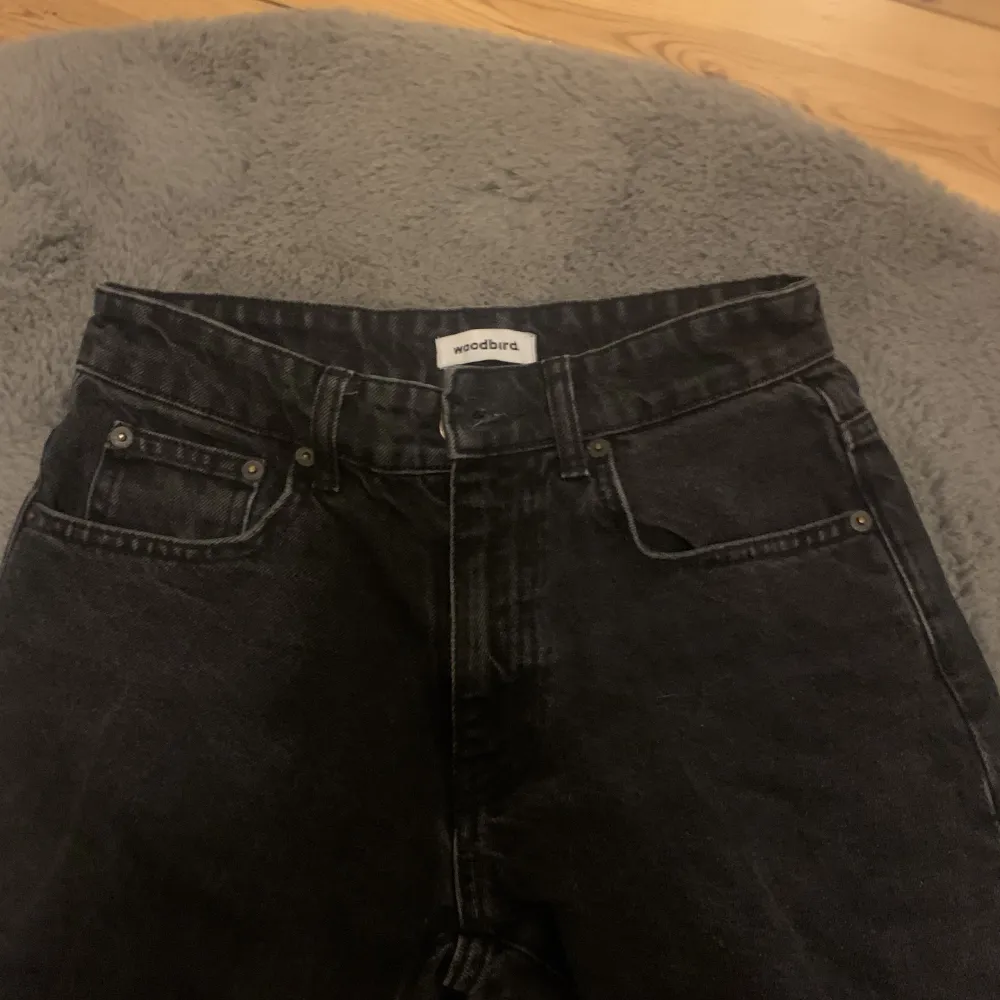 säljer ett par doc raven straight fit jeans i storlek 26/32 ord pris 800kr. I använt men fint skick. Jeans & Byxor.