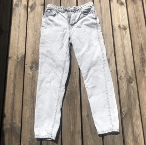 Gina tricot Jeans - Hej! Säljer dessa jeans för att de inte kommer till användning.😁