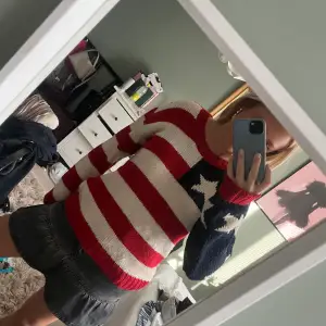 Så snygg stickad tröja med Amerikas flagga på!💞