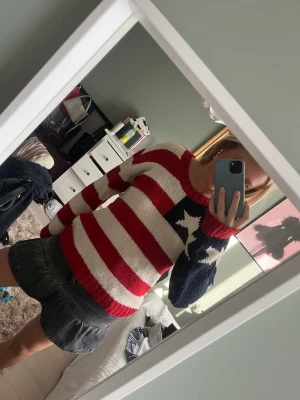 Jätte snygg stickad tröja! - Så snygg stickad tröja med Amerikas flagga på!💞