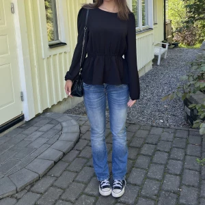 Fin blus från Only - Jag lägger ut denna toppen för att se om det finns intresse för den. Den är bara använd två gånger och är i nyskick💕