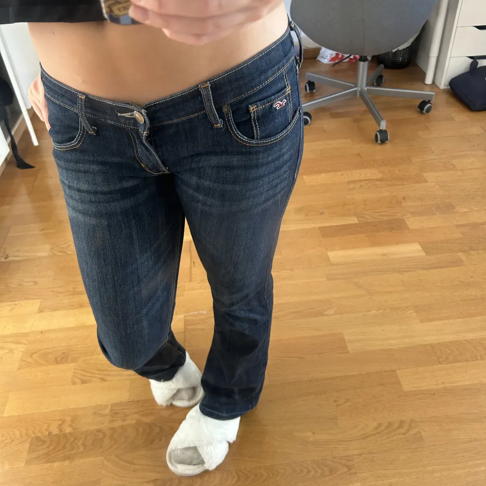 Skit snygga lågmidjade jeans från hollister!!. Jeans & Byxor.