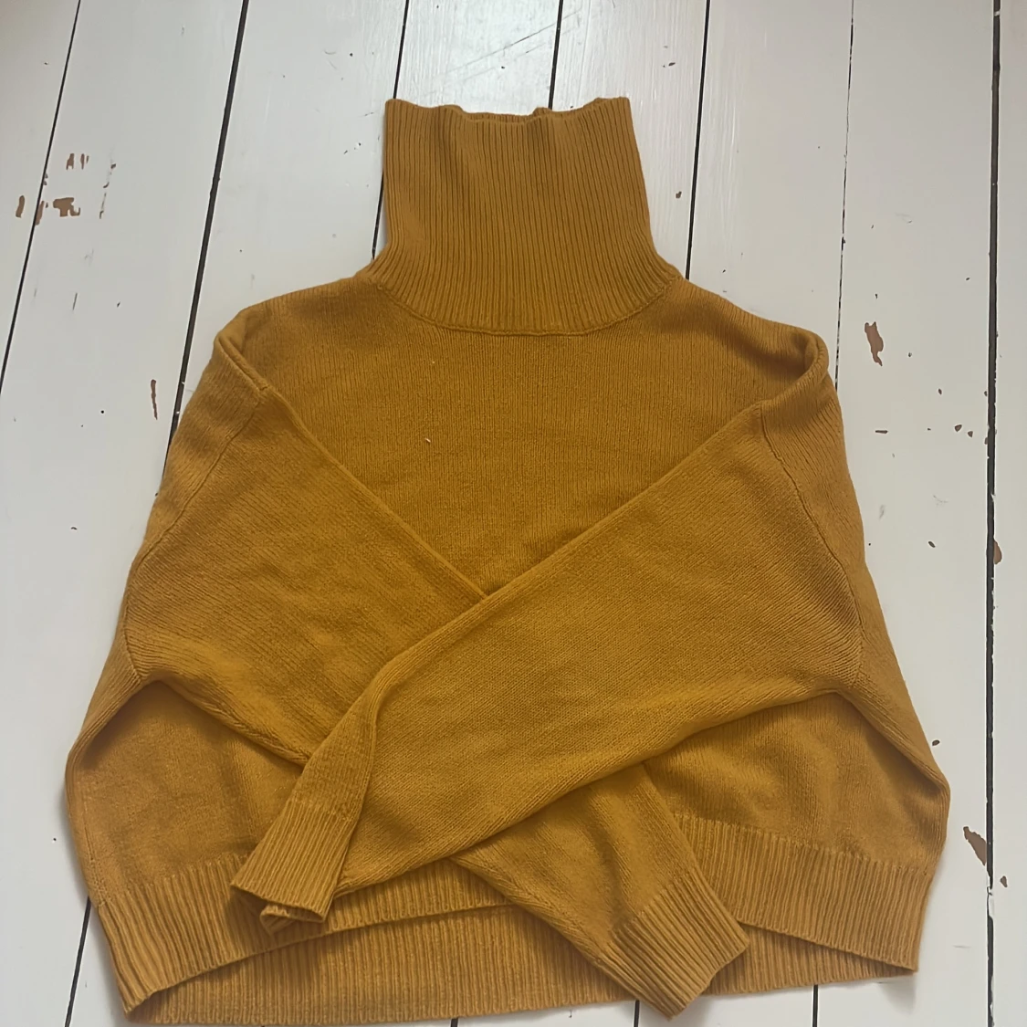 Senapsgul polotröja 