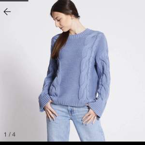 Säljer denna blåa tröja från lager 157 då jag tycker den sitter konstigt på mig, använt 1 gång 