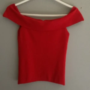 Zara top - En off sholder top från zara