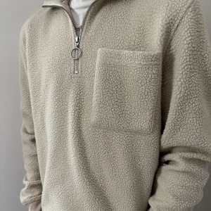 Beige höst jacka/tröja  - Hjälper min kille att sälja denna jättefina höst jacka från Jack and Jones, perfekt att ha nu till hösten och matchar till massa olika outfits, tröjan är i en m men skulle passa en s också, nypris 399kr