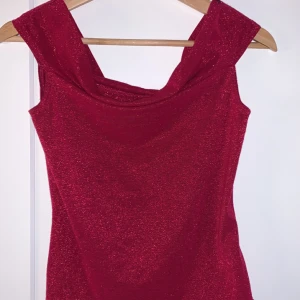 Glittrig topp - Söt rosa/röd glittrig topp från h&m💗 