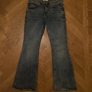 River island jeans - Innerbenslängden är ca 73cm och sitter midrise