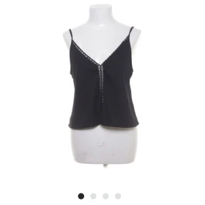 Topp - Säljer topp som jag köpte från sellpy som tyvärr ej kommit till användning💗