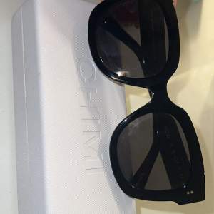Säljer CHIMI glasögon storlek 08, i färgen svart! Helt oanvända! Lådan kommer med! För endast 750kr 