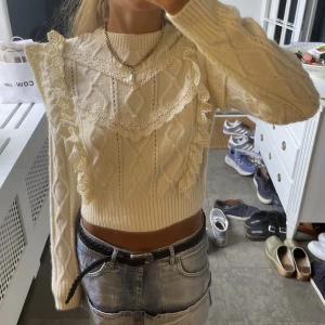 Stickad tröja - Super söt stickad tröja från mango🥰