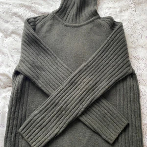 Mark O’Polo stickad tröja i storlek M  - Polo tröja som är använt enstaka gång. Säljer för att jag inte använder. 