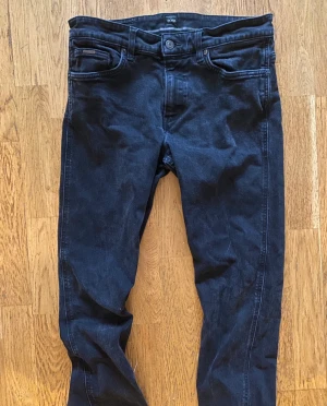 Bra använt skick  - Hugo boss jeans storlek 30-31